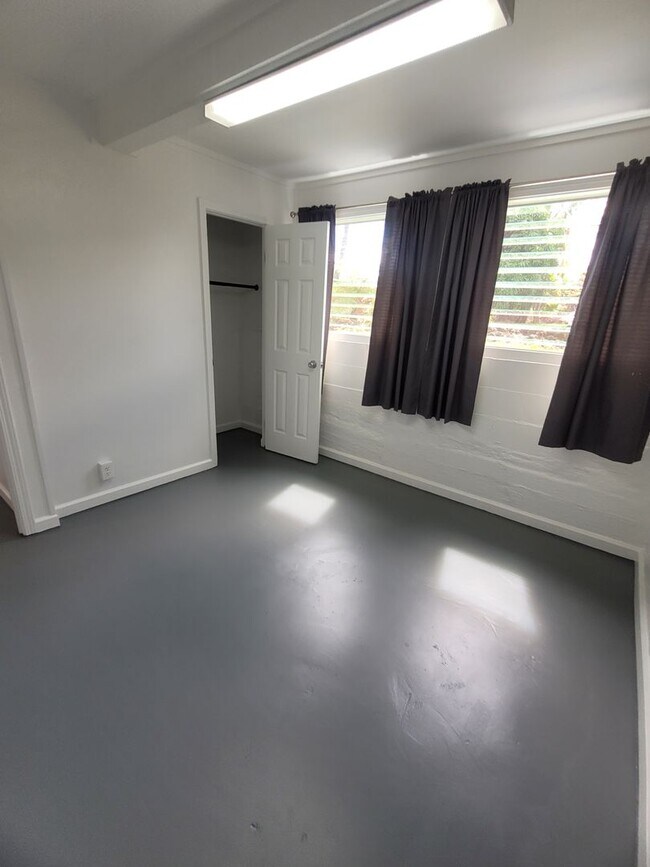 Building Photo - 121 W Kahaopea St