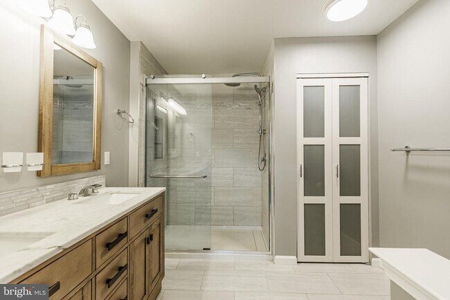 Building Photo - 151 Vernon Ct