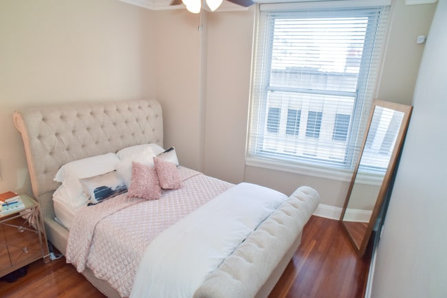 Aphrodite Bedroom - Four Winds Apartments