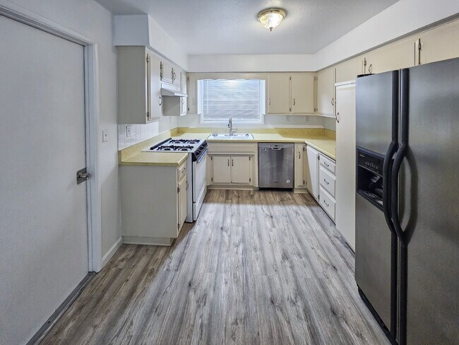 Foto del edificio - 117 S Silver Ridge St