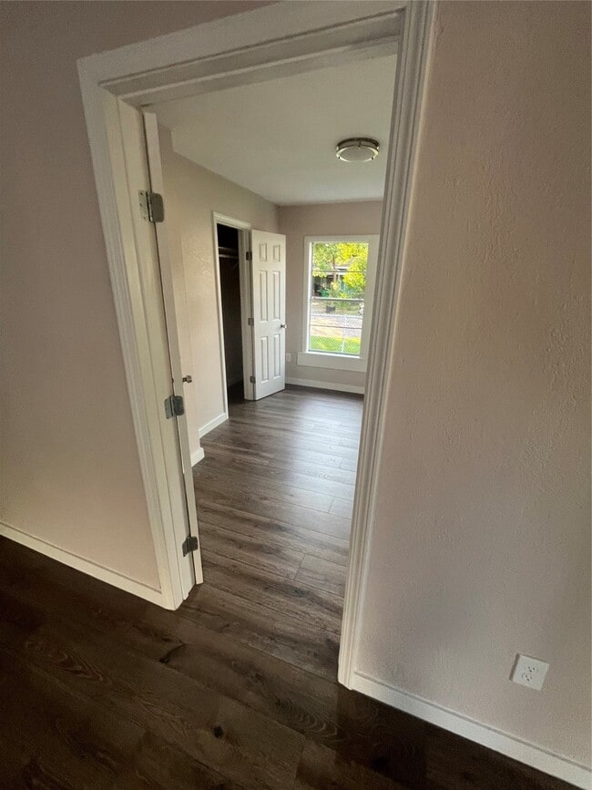 Building Photo - 222 E Adoue Ave