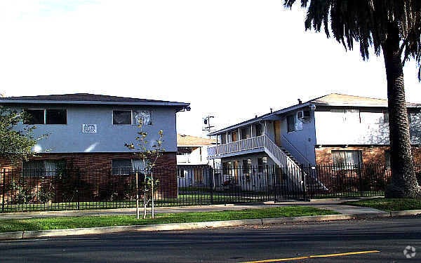  - 3641-3643 2nd Ave