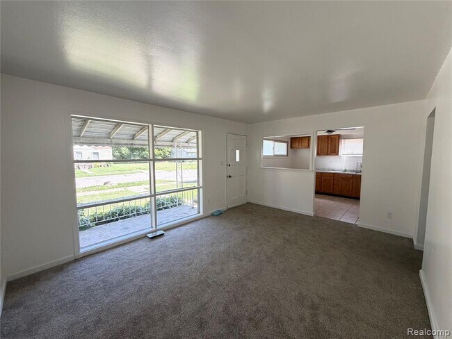 Foto del edificio - 26225 Hopkins St