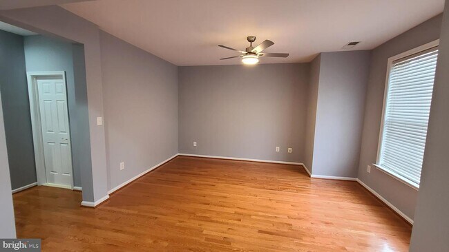 Building Photo - 1219 Maple Grove Ln