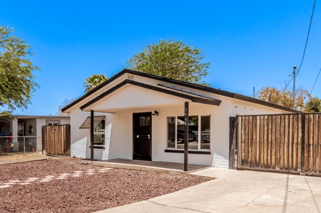 Foto del edificio - 5960 W Gardenia Ave