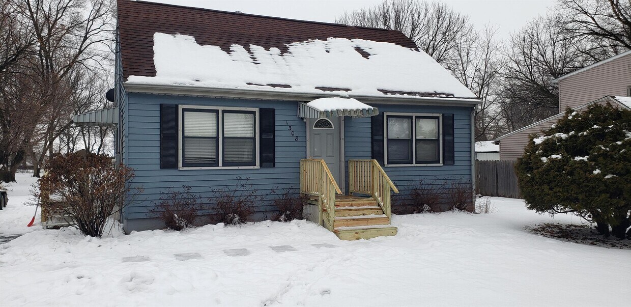 Primary Photo - 1308 Banks St