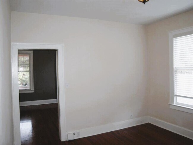 Building Photo - 1806 W Morrison Ave