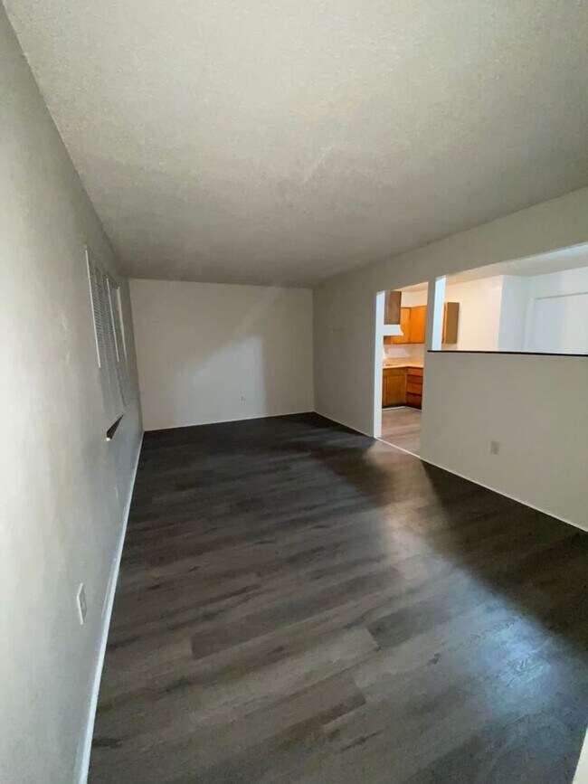 Building Photo - 105 Pelican Dr