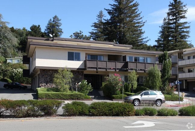 Building Photo - 934 Sir Francis Drake Blvd
