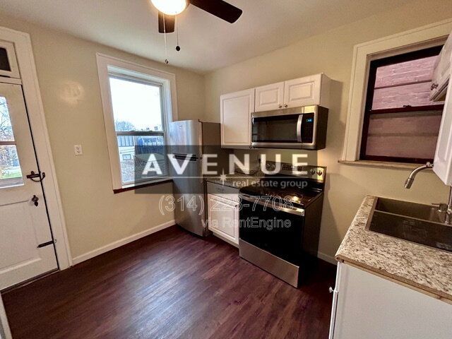 Foto del edificio - 2633 Russell Blvd