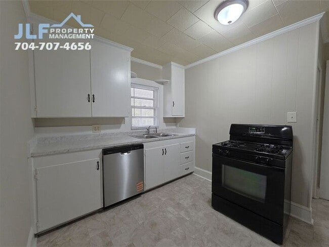 Building Photo - Cute 3 Bed/1 Bath Home in Concord with Bas...