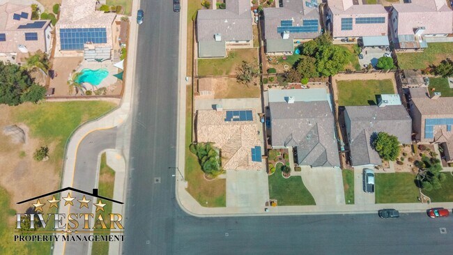 Foto del edificio - 4334 Bareback Ln