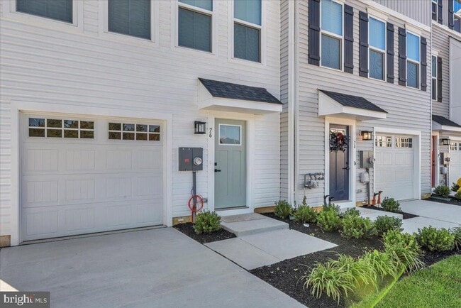 Building Photo - 76 SAND HILLS Dr