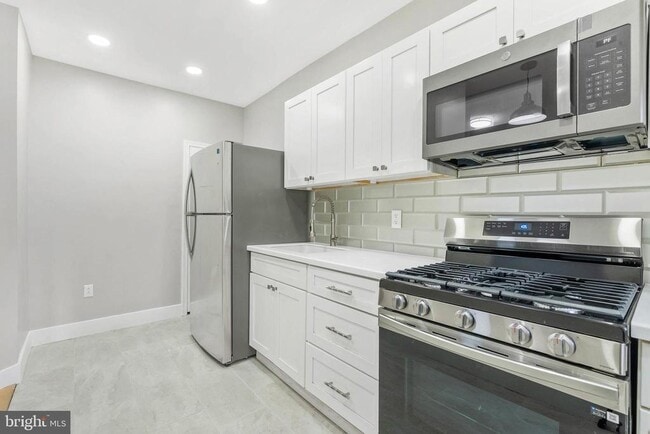 Building Photo - 6414 N Norwood St