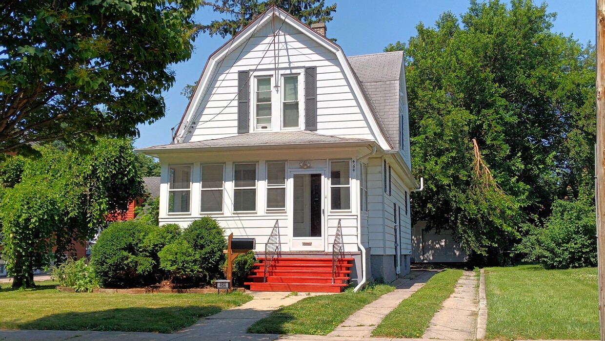 464 Ryerson Ave, Single Family House - 464 Ryerson Ave