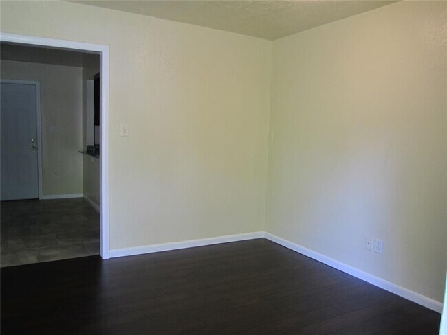 Foto del edificio - 1530 Melrose Dr