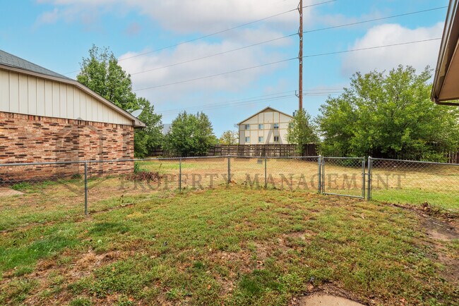 Building Photo - 6908 W O'Neil St