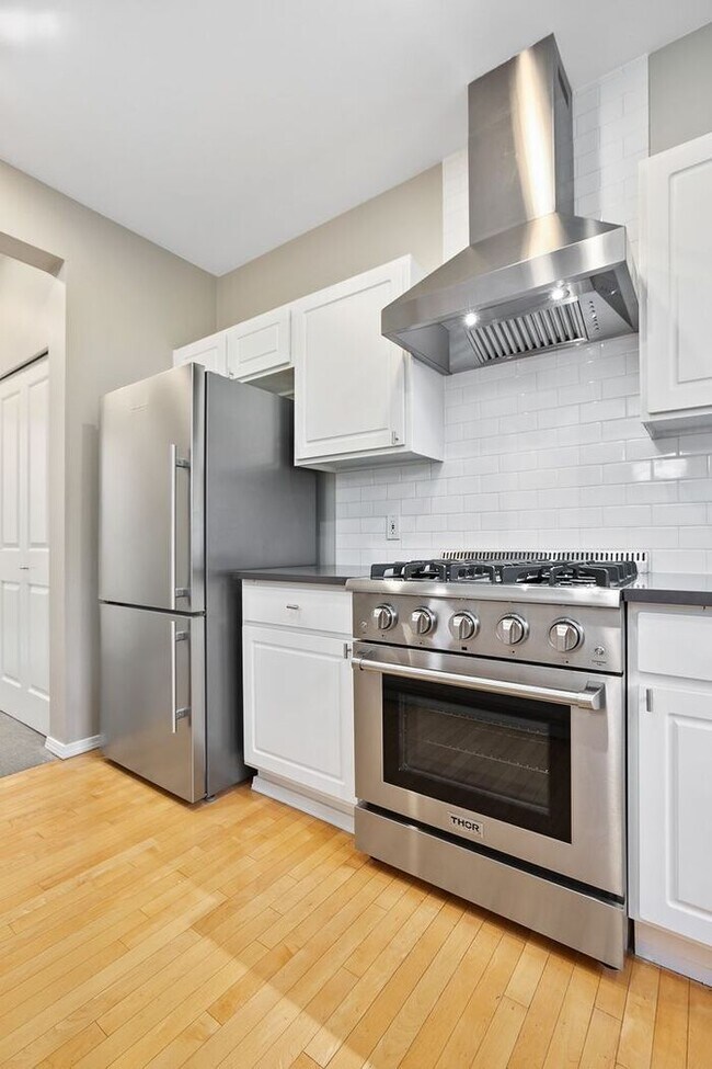 Foto del edificio - AIR CONDITIONED Townhome in Beautiful Summ...