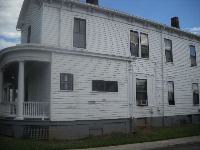 Building Photo - 1003 Floyd St