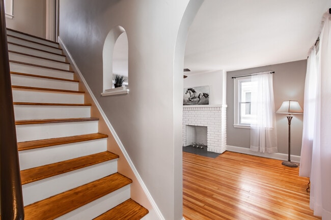 Foto del edificio - 1617 Cloverleaf St