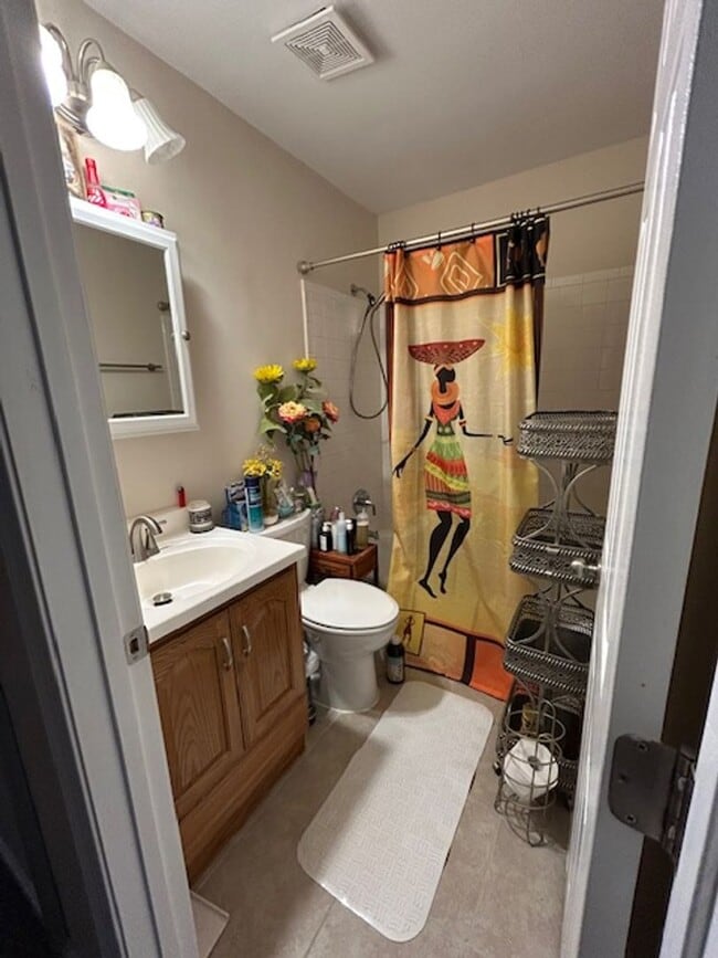 Building Photo - Rooms for Rent, Shared Living in a Beautiful Furnished Home