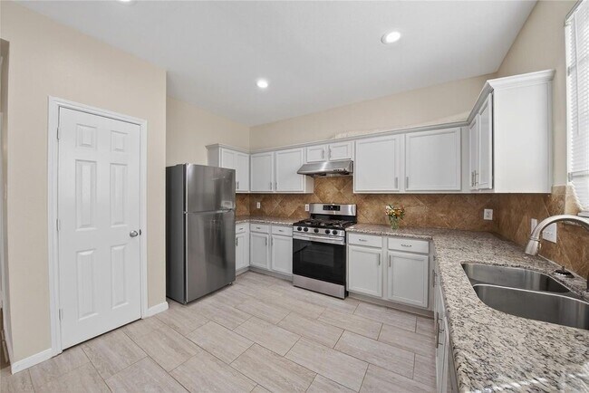 Building Photo - 8118 Barnes Ridge Ln