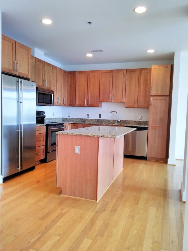 Building Photo - 2772 Lighthouse Point E