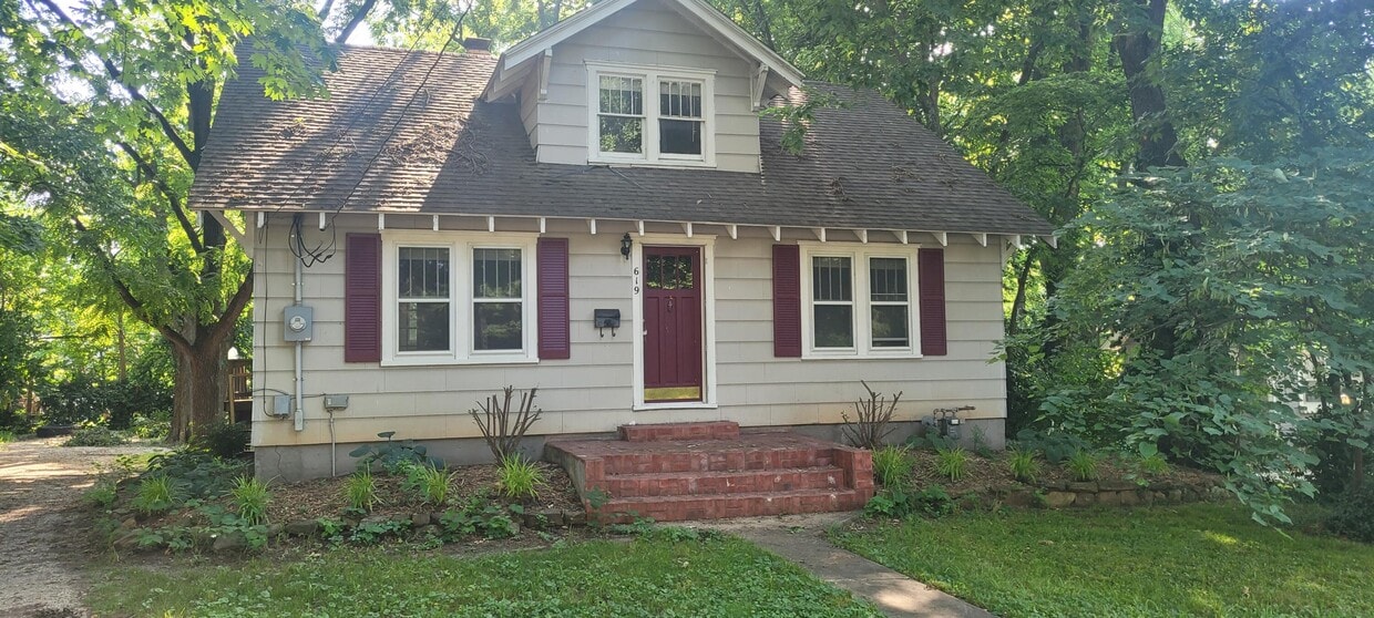 Primary Photo - 619 S Kentwood Ave