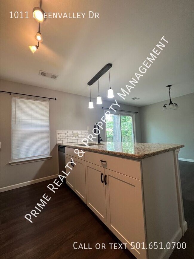 Building Photo - 1011 Greenvalley Dr-