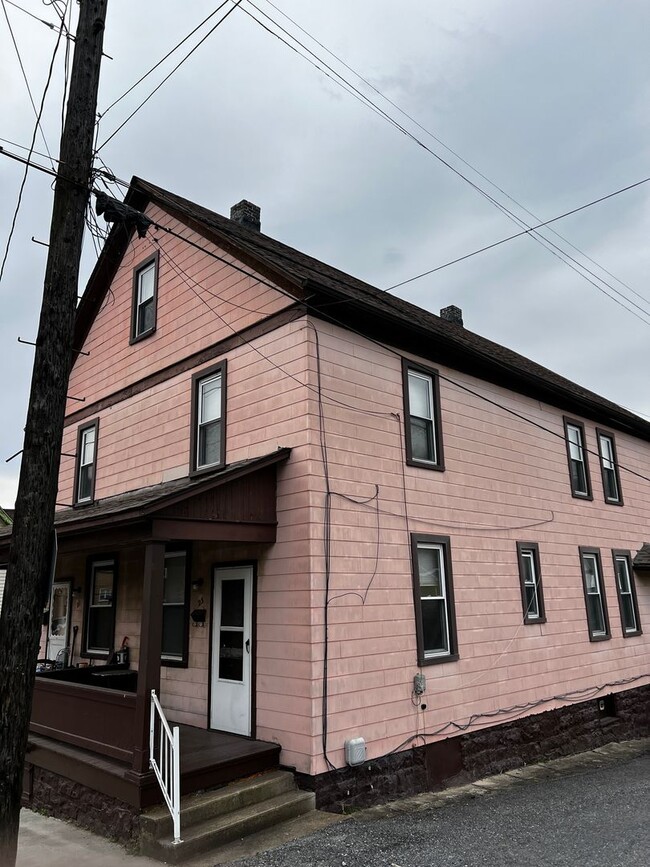 Building Photo - 21-23 Locust St