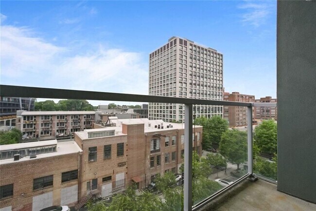 Foto del edificio - 620 Glen Iris Dr NE