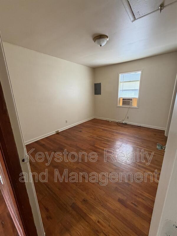 Building Photo - 315 Crestview Dr