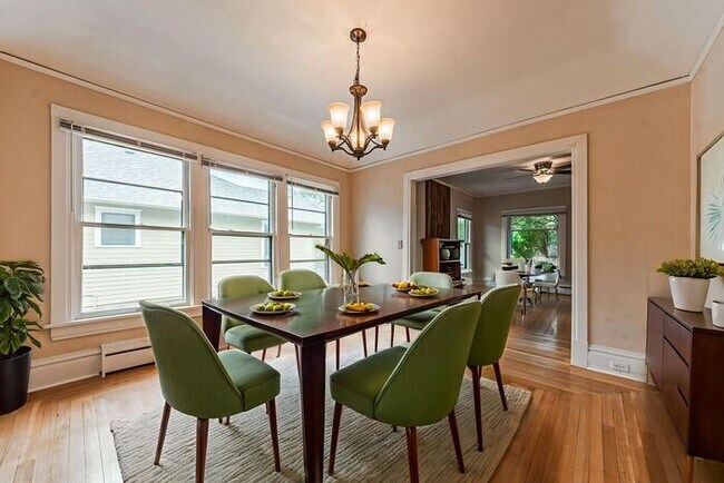 Foto del edificio - Victorian Home Downtown! 6 - Month Leases ...