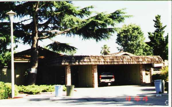 Building Photo - 30 Sutters Mill Ct