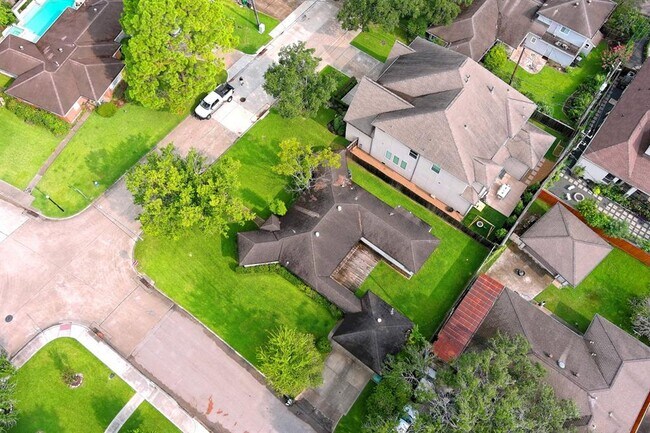 Foto del edificio - 8121 Greenbush St