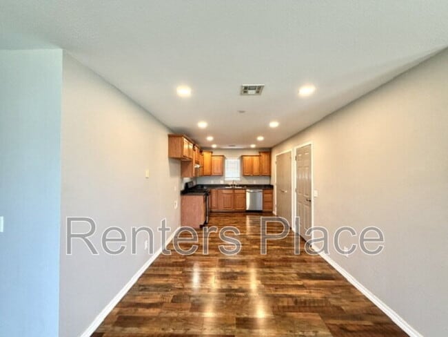 Building Photo - 2102 Greenbrier Ct