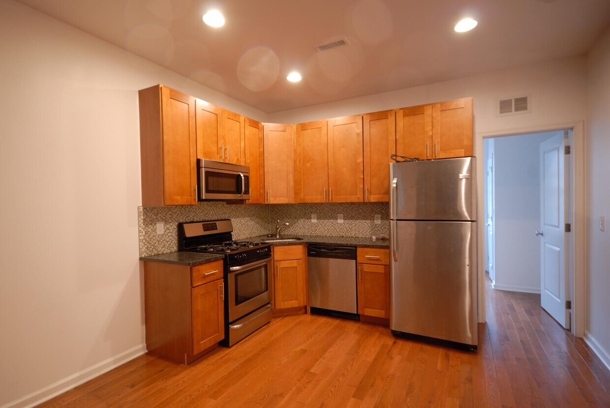 Kitchen - 1821 N Willington St