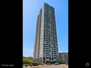 Building Photo - 2020 N Lincoln Park W