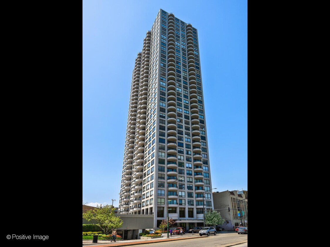 Foto principal - 2020 N Lincoln Park W
