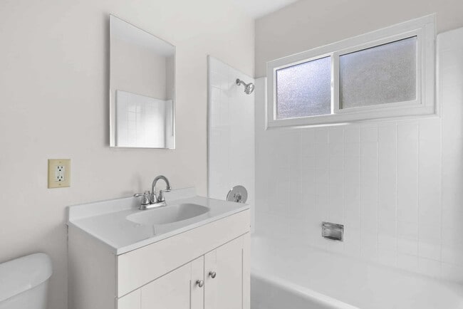 Building Photo - 330 W Alameda