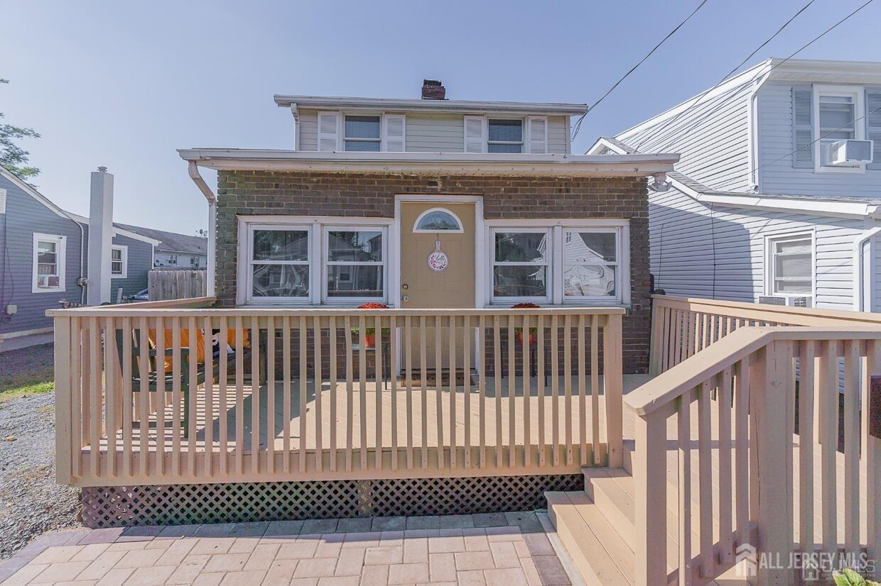 Primary Photo - 214 Seaview Ave