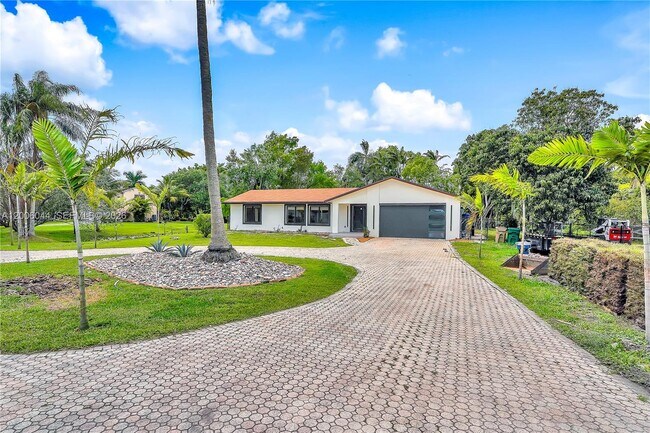 Foto del edificio - 4700 SW 110th Ave