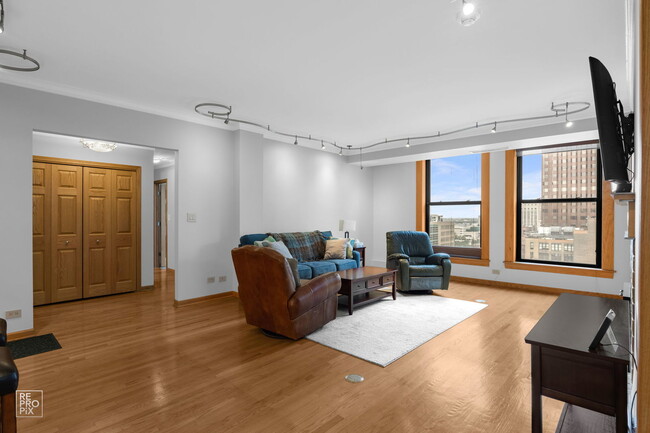 Building Photo - 431 S Dearborn St