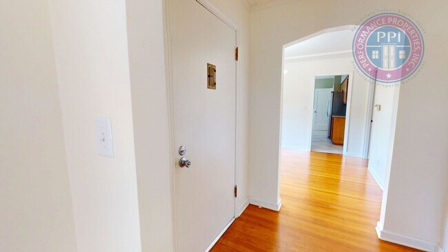 Foto del edificio - North Portland Living at Its Best | 2 Bed, 1 Bath!