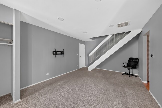 Building Photo - 614 Bryn Mawr Ct