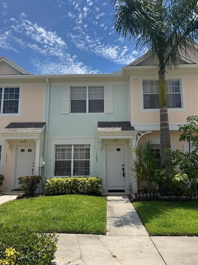 Building Photo - 16682 Hemingway Dr