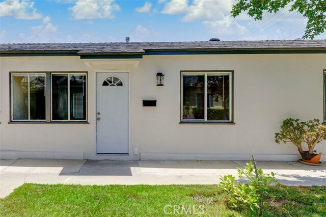 Primary Photo - 1669 N Hollywood Way