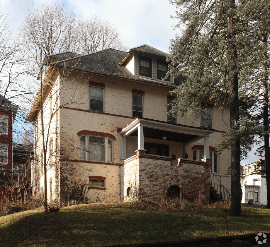 Building Photo - 235 Broadway