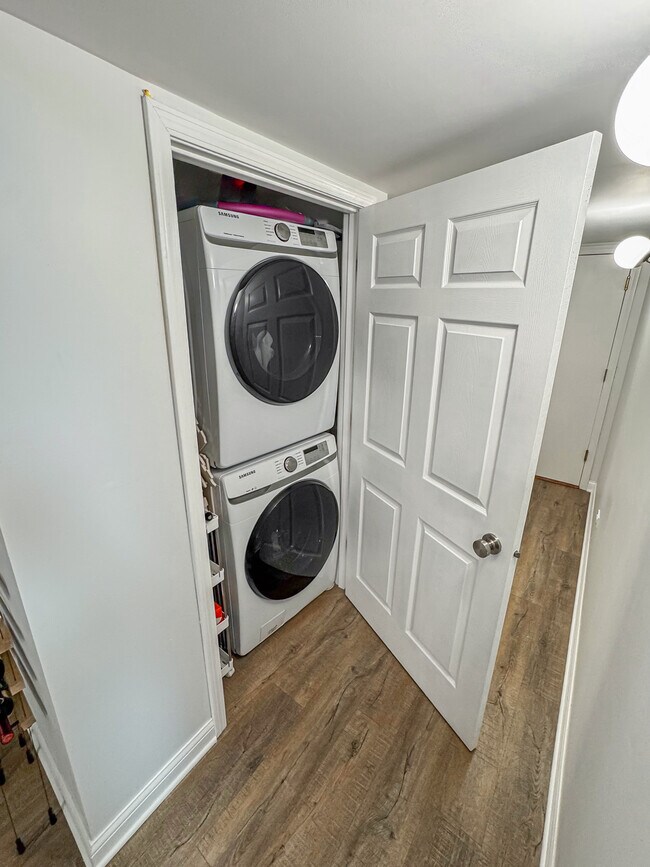 Building Photo - 750 Pearson St