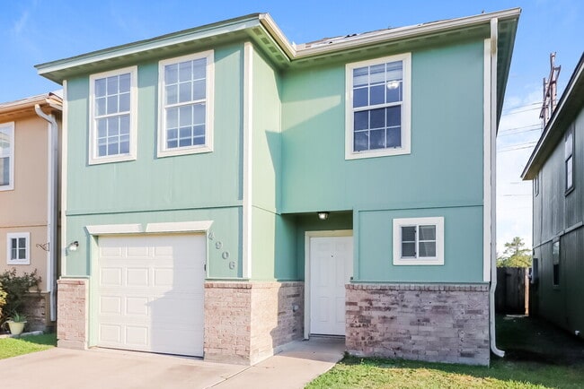 Building Photo - 4906 N Cancun Dr